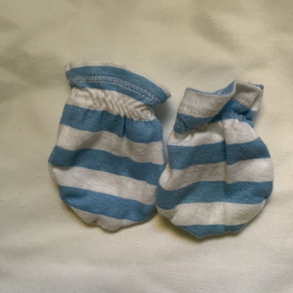 Baby boy newborn mittens